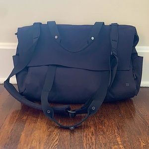 Lululemon Embark Messenger Bag Black